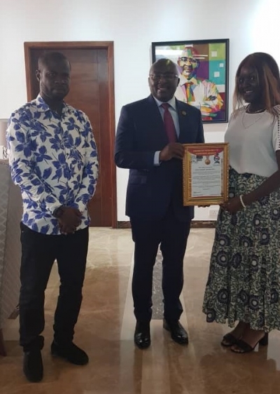 Vice President Bawumia Presents WISA Award to  Best Female Fencer Kersey Woname