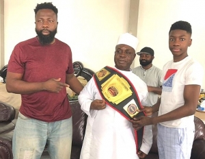 Awinongya Jnr. Presents 'King of the Jungle' Title Belt To Alhaji Inusah