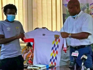 Ibrahim Salifu signs for Hearts