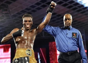 Richard Commey Stops Marinez In 6th Round