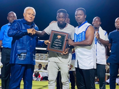 Sheriff Quaye Presented With WBO Africa Best Fight Of The Year 2023 Award