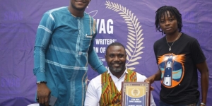 Botsyo Nkegbe receives Ghana&rsquo;s Para Athlete of the year 2019 plaque at 45TH MTN SWAG Awards