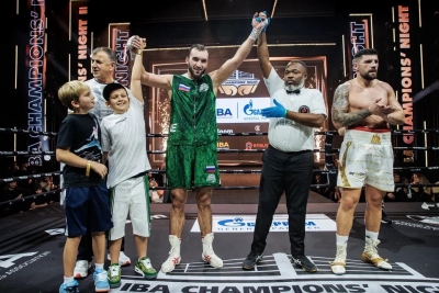 Referee Erasmus Owoo handles professional bout at IBA Champions Night in Dubai