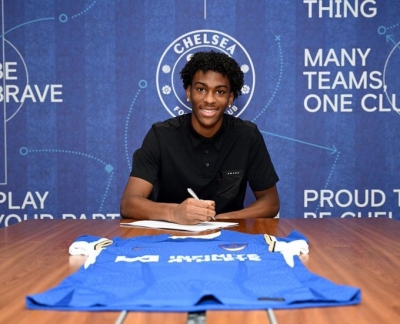 Josh-Kofi Acheampong signs first Chelsea pro contract