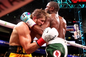 Floyd 'Money' Mayweather and Logan Paul fail to really light up the fight