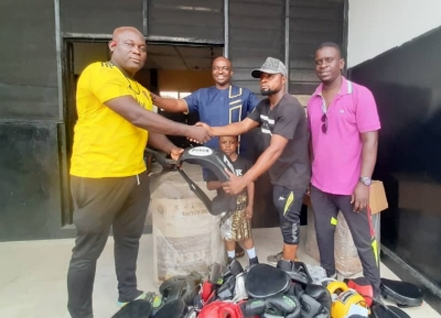 Issaka Issah donates to Will Power Boxing Gym