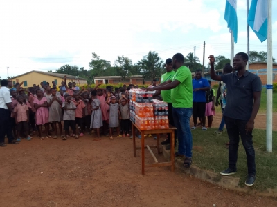&lsquo;GAS MAN&rsquo; Olla Williams Shows Love To Bechem School for the Deaf